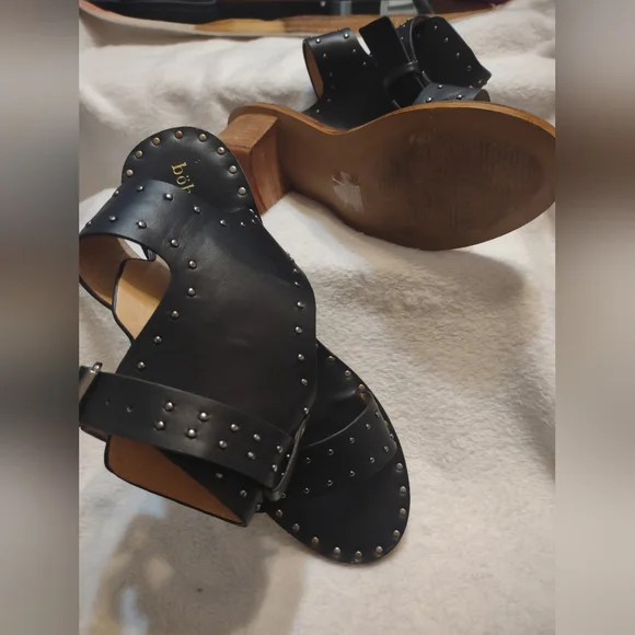 Women's Sandals - Picture 3 of 3